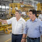 Potenciando el transporte bonaerense_ Marinucci visitó la fábrica Nuovo Bus2